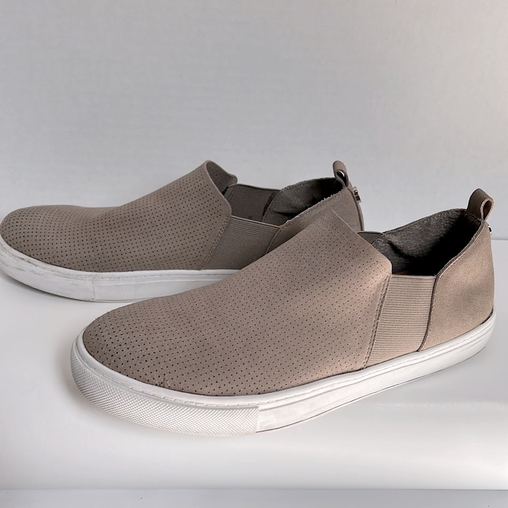 STEVE MADDEN JANZEN  suede slip on sneakers size 8